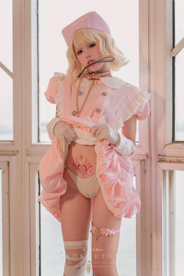 咬一口兔娘(yiko湿润兔) – 八月订阅『遗失病栋』小花仙 [53P1V 1GB]