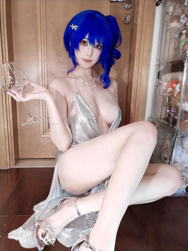 蜜汁猫裘 – NO.123 碧蓝航线 圣路易斯礼服自拍 [16P1V-1.23GB]-1